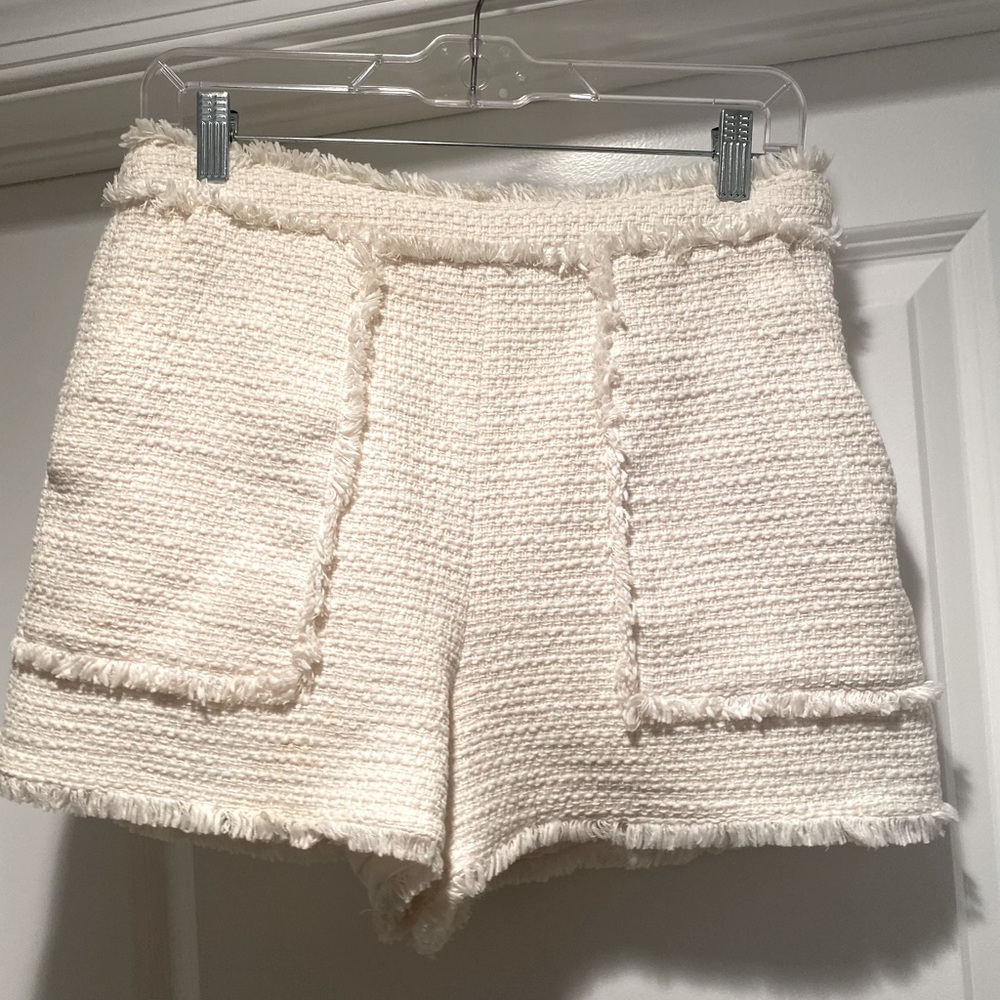 cinq a sept shorts. Size 8. Super comfortable. Perfect to dress up or down.